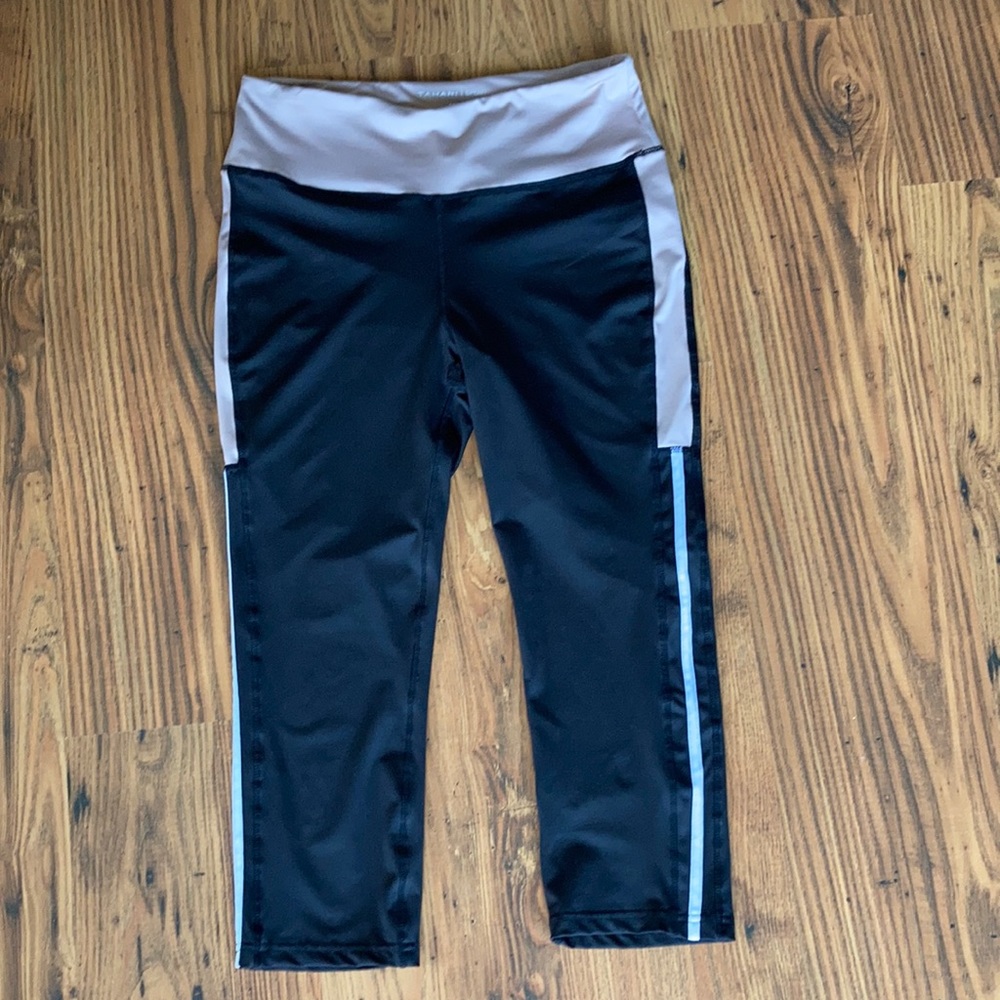 Tahari Sport Cropped Leggings